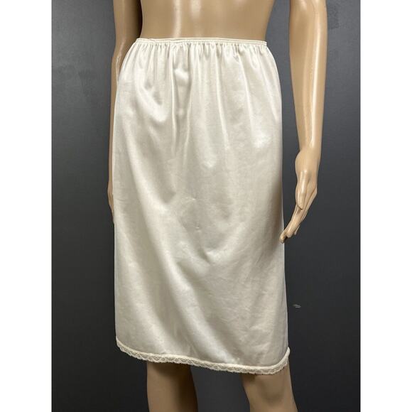 Vintage Half Slip Size Small Nylon Ivory Back Slit USA  Queen's Way to Fashion - Picture 2 of 4